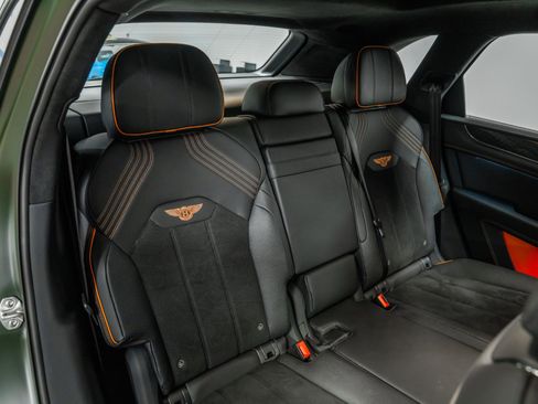 Used 2025 Bentley Bentayga image 31