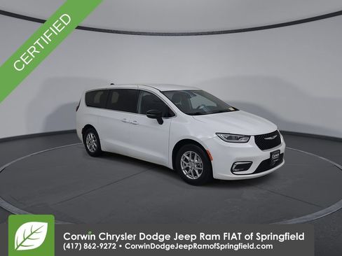 Certified 2024 Chrysler Pacifica Touring-L FWD image 3