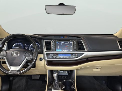 Used 2017 Toyota Highlander XLE image 14
