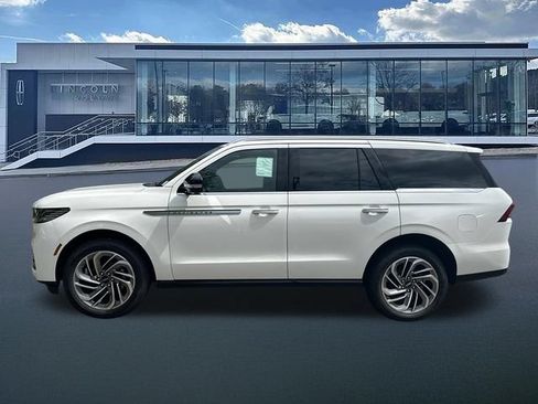 New 2026 Lincoln Navigator Reserve AWD/4WD image 4