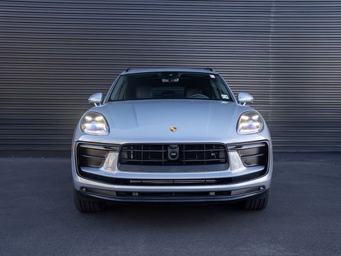 Certified 2025 Porsche Macan image 25