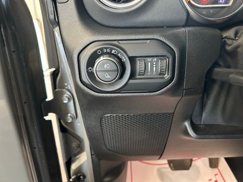 Used 2020 Jeep Gladiator Overland w/ Popular Equipment Package AWD/4WD image 14