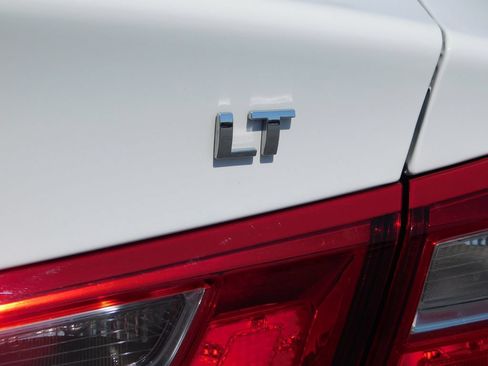 Used 2024 Chevrolet Malibu LT FWD image 35