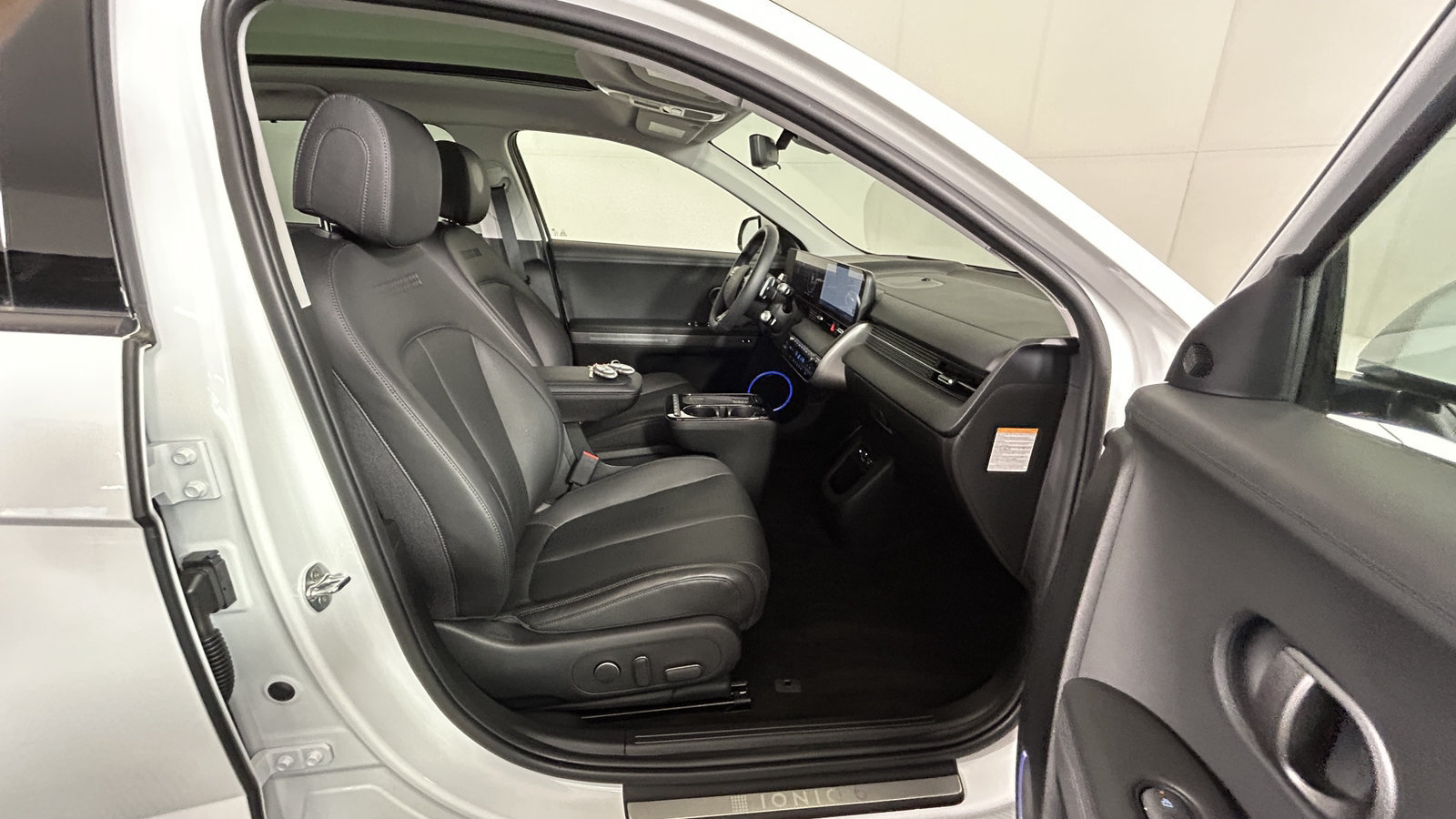 Used 2025 Hyundai Ioniq 5 Limited AWD/4WD image 38