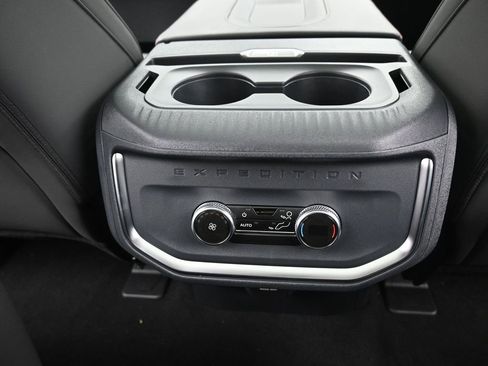 New 2025 Ford Expedition Active image 12