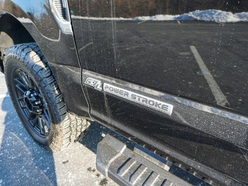 Used 2022 Ford F250 XLT w/ Black Appearance Package image 10