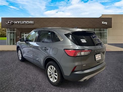 Used 2022 Ford Escape SE image 25