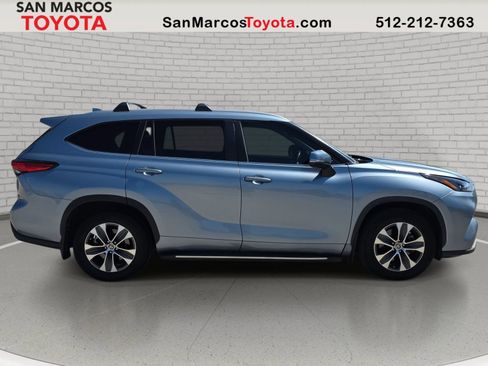 Used 2023 Toyota Highlander XLE FWD image 5