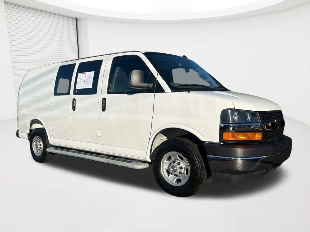 Used 2025 Chevrolet Express 2500 w/ Driver Convenience Package RWD image 3