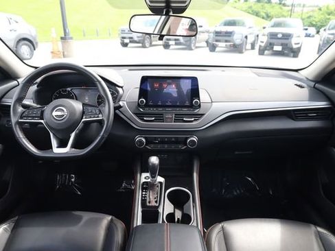 Used 2024 Nissan Altima 2.5 SR FWD image 12