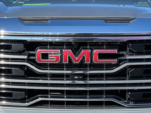 Used 2025 GMC Sierra 1500 SLT w/ SLT Premium Plus Package AWD/4WD image 40