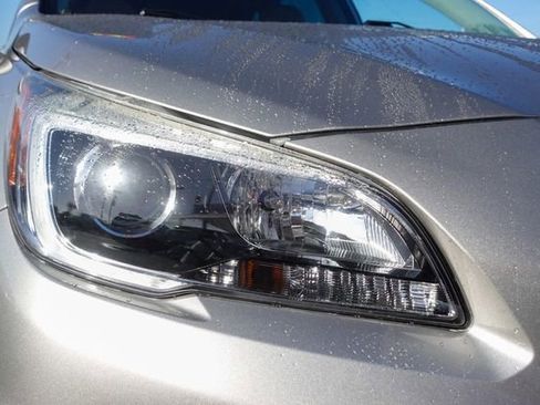 Used 2017 Subaru Outback 2.5i image 5