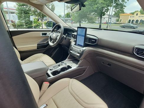 Used 2020 Ford Explorer Platinum w/ Premium Technology Package AWD/4WD image 35