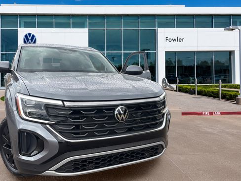 Used 2025 Volkswagen Atlas Cross Sport SE AWD/4WD image 28