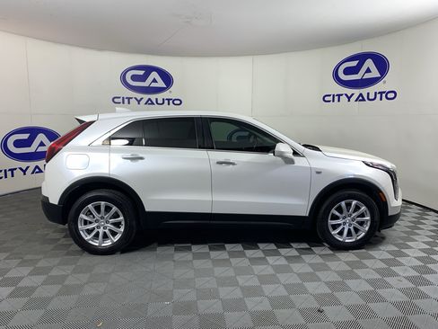 Used 2021 Cadillac XT4 Luxury w/ Cold Weather Package FWD image 2