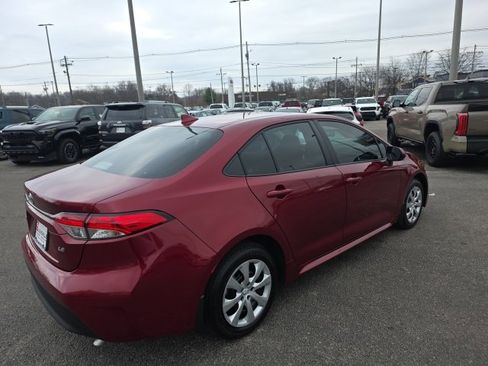 Certified 2025 Toyota Corolla LE image 4