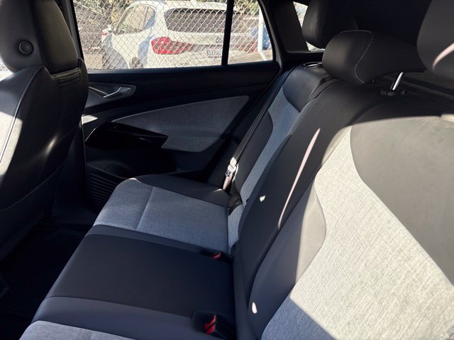 Used 2023 Volkswagen ID.4 Pro RWD image 8