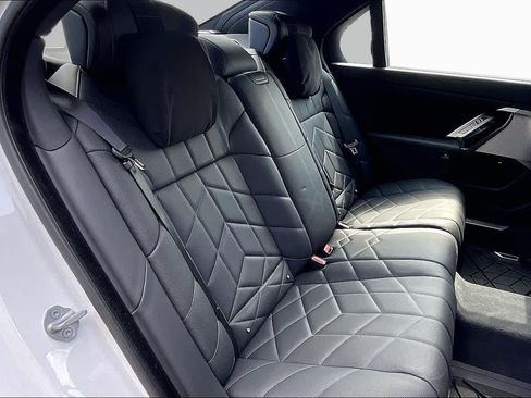 Used 2024 BMW i7 eDrive50 RWD image 19