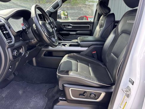 Used 2024 RAM 1500 Laramie AWD/4WD image 12