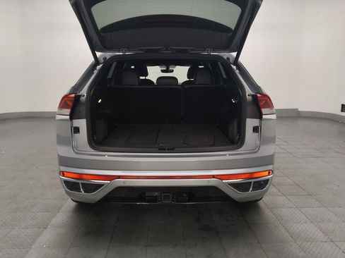 Used 2021 Volkswagen Atlas Cross Sport SE w/ Panoramic Sunroof Package FWD image 29