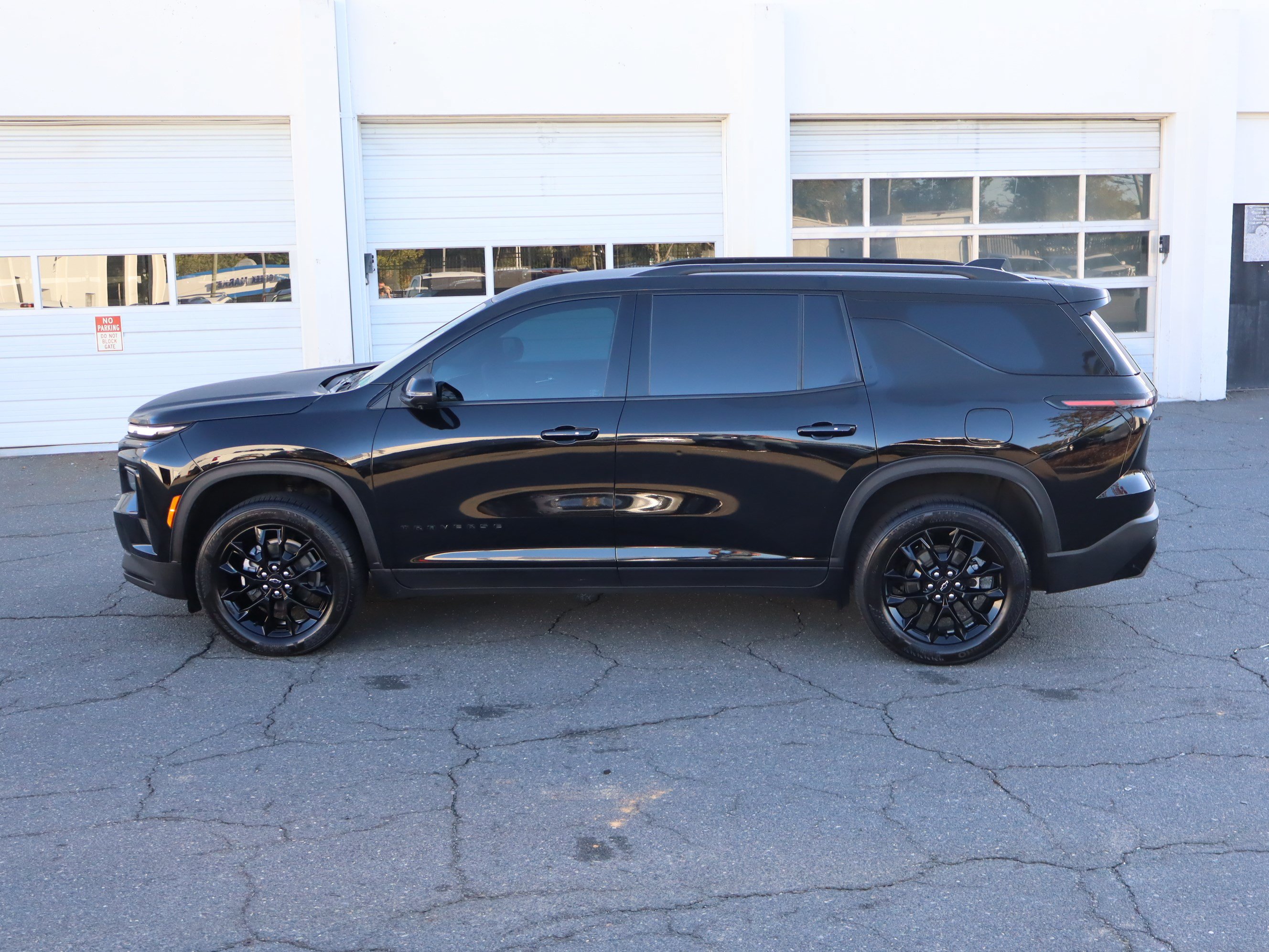 Used 2024 Chevrolet Traverse LT w/ Midnight/Sport Edition FWD image 7