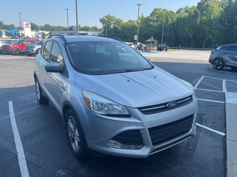 Used 2015 Ford Escape SE w/ Equipment Group 201A FWD image 1