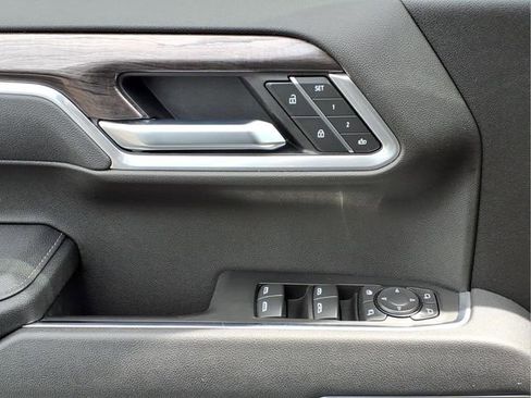 Used 2025 Chevrolet Silverado 1500 LTZ w/ LTZ Premium Package AWD/4WD image 17