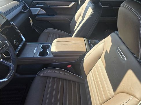 New 2026 GMC Acadia Denali Ultimate image 17