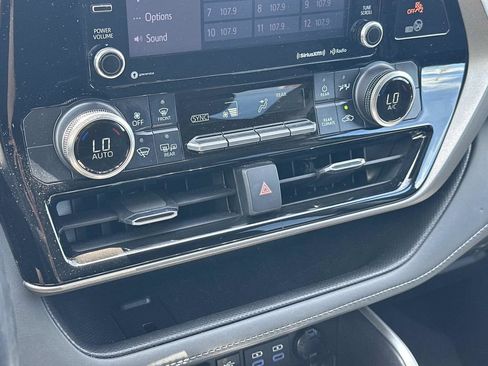 Used 2022 Toyota Highlander LE AWD/4WD image 31