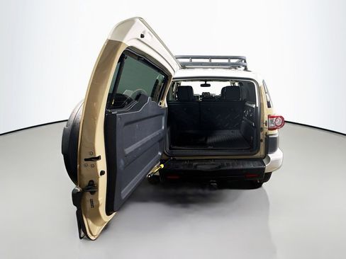 Used 2014 Toyota FJ Cruiser 4WD w/ Upgrade Package image 23