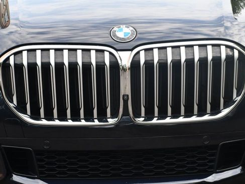 Used 2022 BMW 750i xDrive 750i xDrive w/ M Sport Package image 3