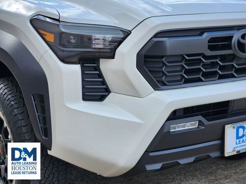 Used 2024 Toyota Tacoma TRD Off-Road image 9