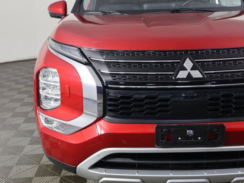 Used 2024 Mitsubishi Outlander SE Black Edition image 14