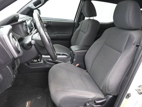 Used 2018 Toyota Tacoma TRD Off-Road AWD/4WD image 24