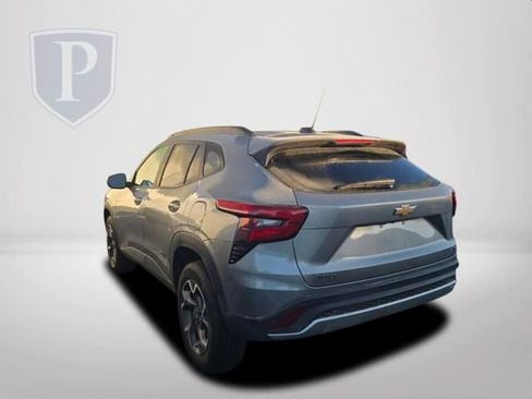 Certified 2025 Chevrolet Trax LT image 8