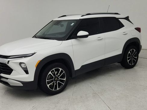 Certified 2024 Chevrolet TrailBlazer LT w/ Driver Confidence Package FWD image 3