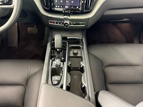 Used 2025 Volvo XC60 B5 Plus image 23