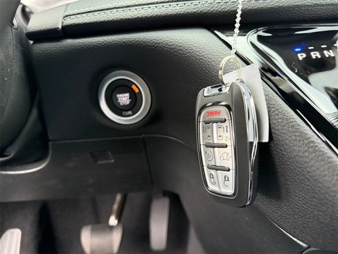 New 2026 Chrysler Pacifica Select image 29