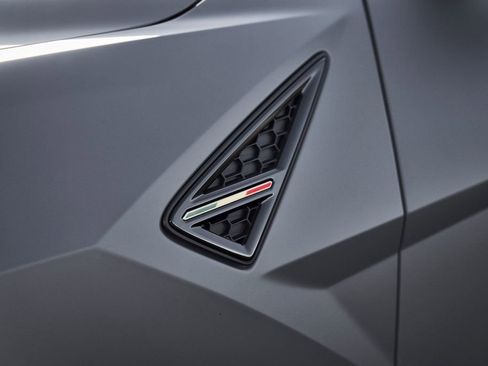Used 2025 Lamborghini Urus Performante AWD/4WD image 8