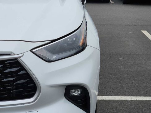 Used 2022 Toyota Highlander XLE image 9