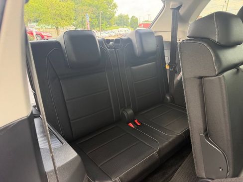 Used 2021 Volkswagen Tiguan SE FWD image 29