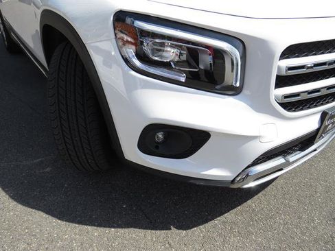 Used 2022 Mercedes-Benz GLB 250 4MATIC w/ Premium Package Lite image 11