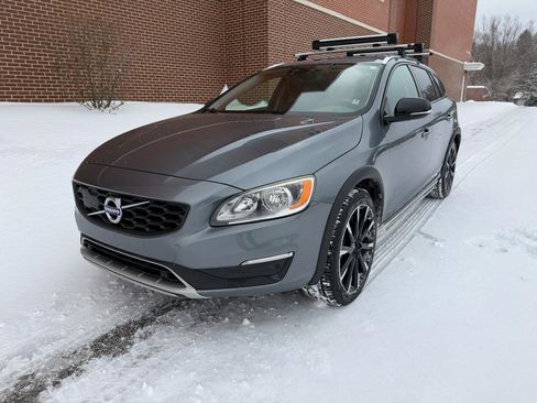Used 2018 Volvo V60 T5 Cross Country w/ Convenience Package image 19