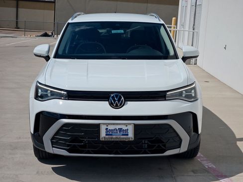 New 2025 Volkswagen Taos SE image 6