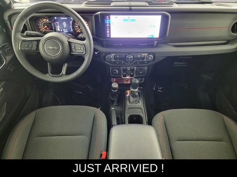 Used 2026 Jeep Wrangler Unlimited Rubicon AWD/4WD image 19