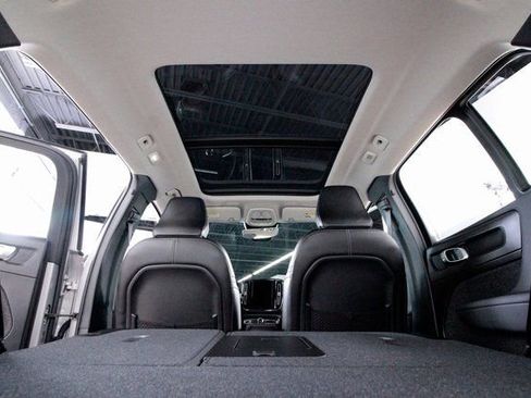 Certified 2025 Volvo XC40 B5 Core image 28