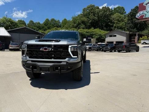 Used 2024 Chevrolet Silverado 2500 ZR2 w/ ZR2 Bison Edition AWD/4WD image 11