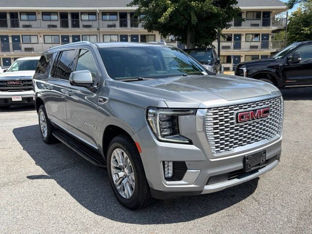 Used 2023 GMC Yukon XL Denali AWD/4WD image 7