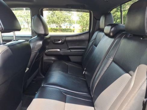 Used 2021 Toyota Tacoma Limited AWD/4WD image 7