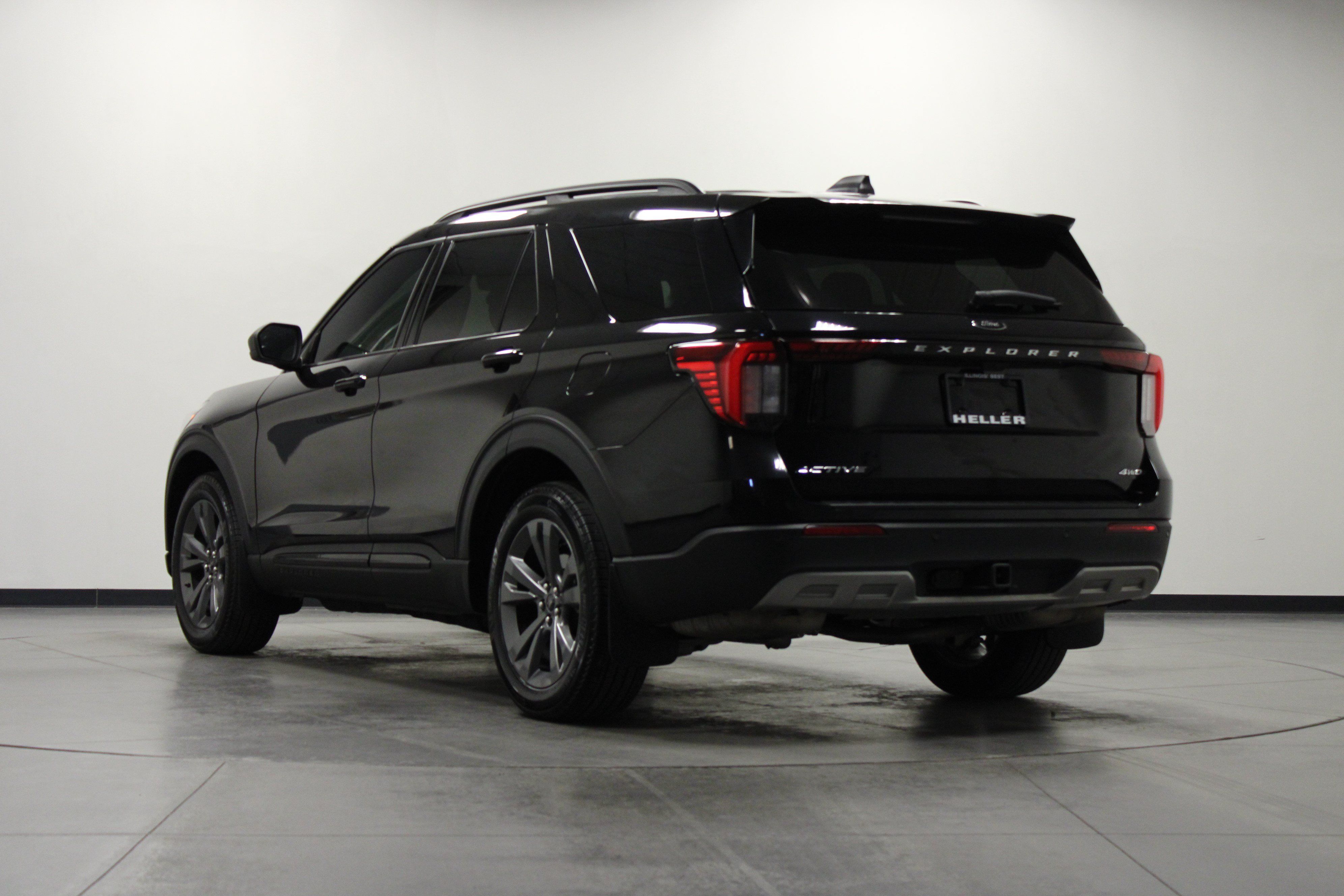 Used 2025 Ford Explorer Active w/ Active Comfort Package AWD/4WD image 6